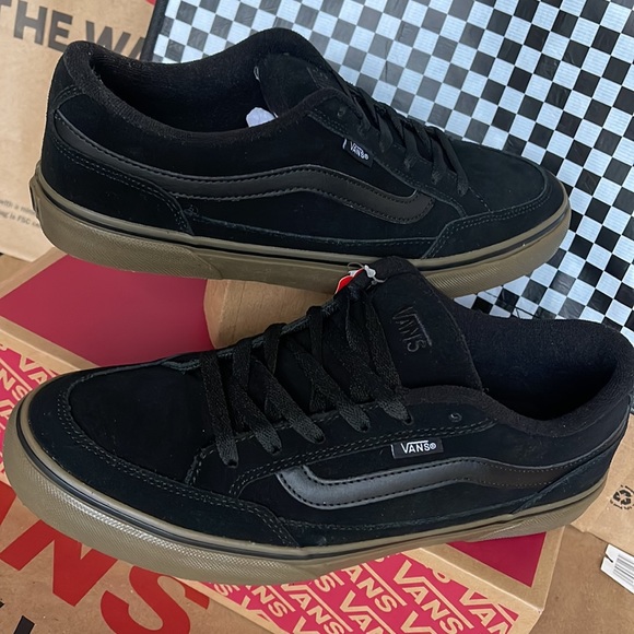 Vans Men’s Bearcat Black/Dark Gum sneakers Bearcat
Black/Dark Gum
VN000DT239L - Picture 11 of 16